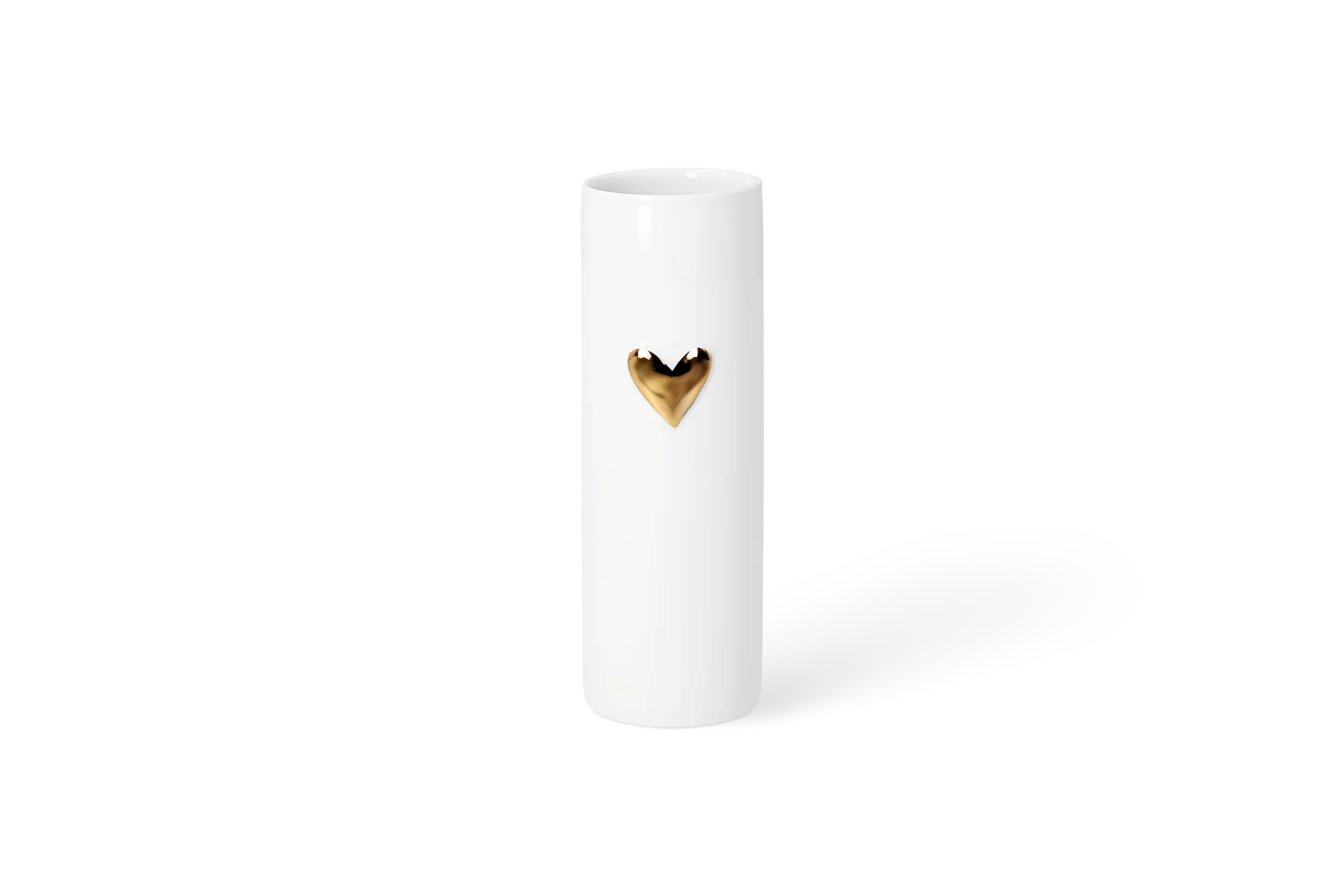Vase Herz Gold Weiße Porzellanvase mit glänzendem goldfarbenem Herz auf der Vorderseite in der Vorderansicht.