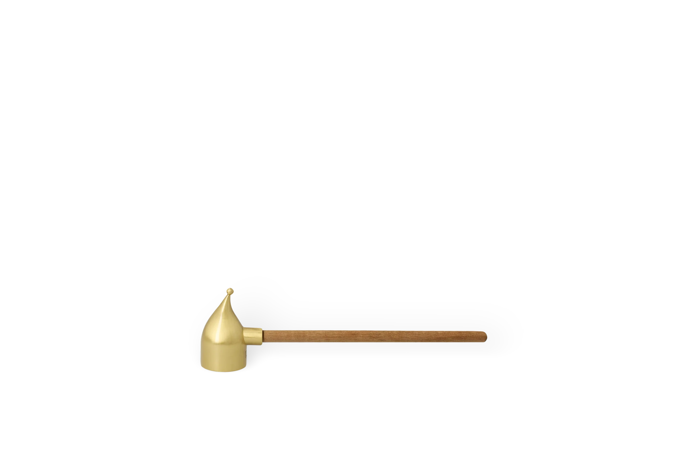 Kerzenlöscher Weihnachtswunsch Goldfarbener Kerzenlöscher in Form einer Weihnachtsmütze mit langem Holzgriff in der Vorderansicht.
