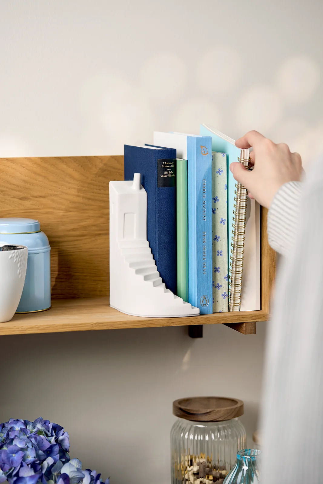 Buchstütze Büchertreppchen