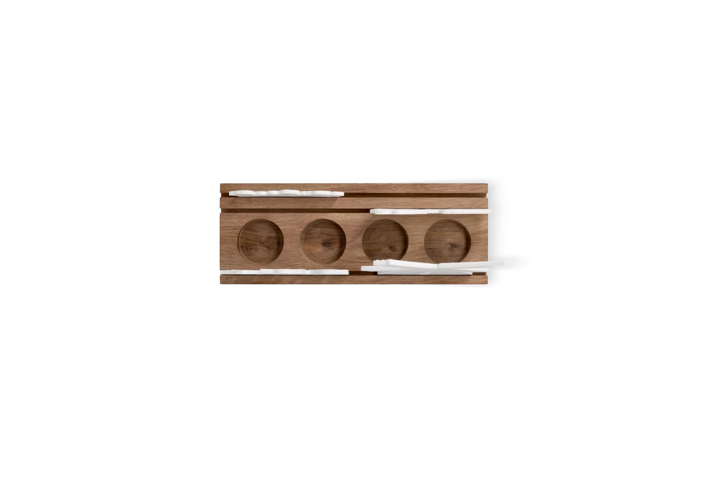 Lichtszene Niederlande auf Holzsockel mit vier runden Aussparungen für Teelichter und weißen Motiven, in der Draufsicht.