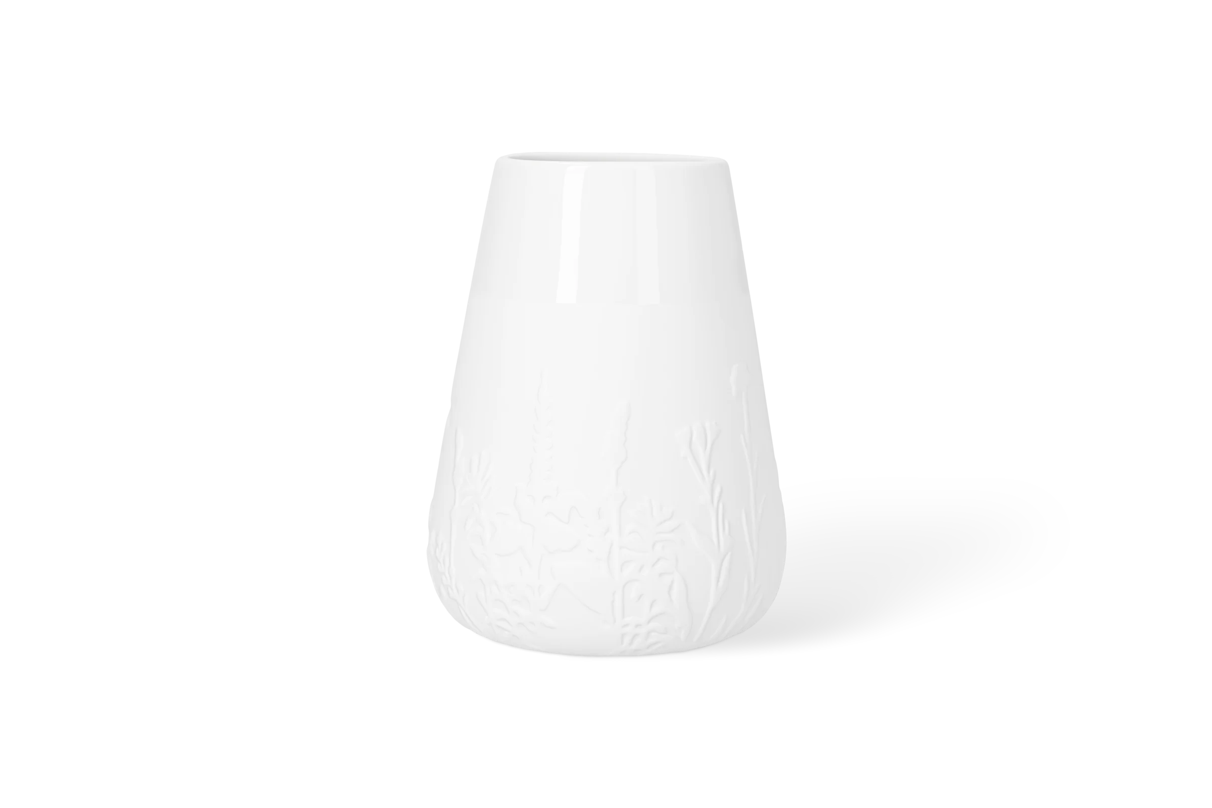 Weiße Vase Blütezeit mit erhabenem Blumen- und Gräserrelief am unteren Rand, in der Rückansicht.