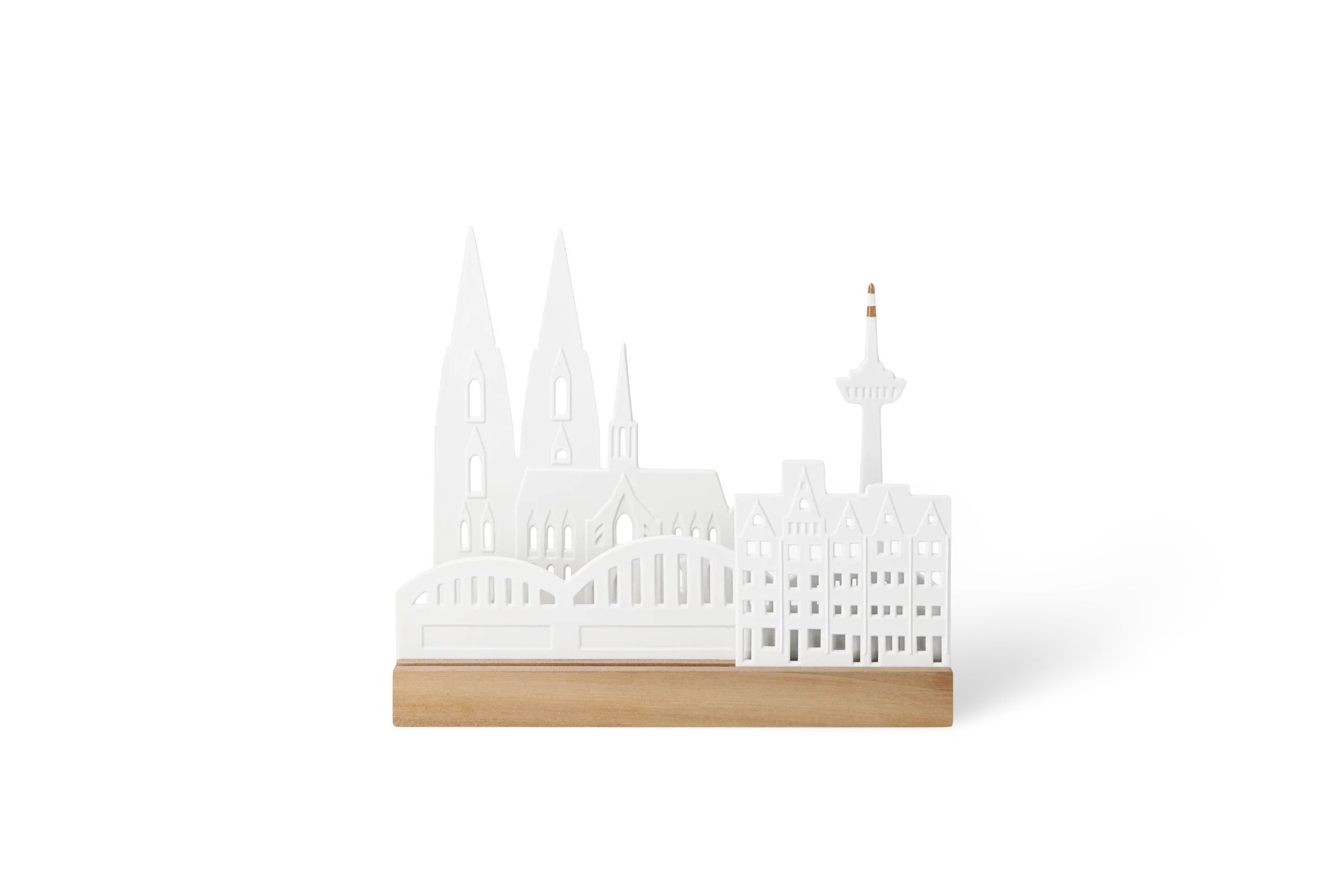 Lichtszene Köln Lichtszene Stadtsilhouette Köln aus weißem Porzellan mit Dom, Hohenzollernbrücke und Fernsehturm auf Holzsockel in der Vorderansicht.