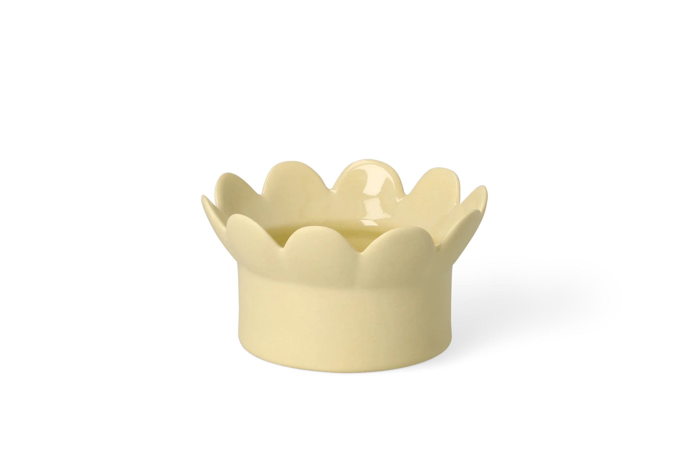 Hellgelbe Schale aus der Serie Softtone mit gewelltem Rand in Blütenform, in der vorderen Linksansicht.