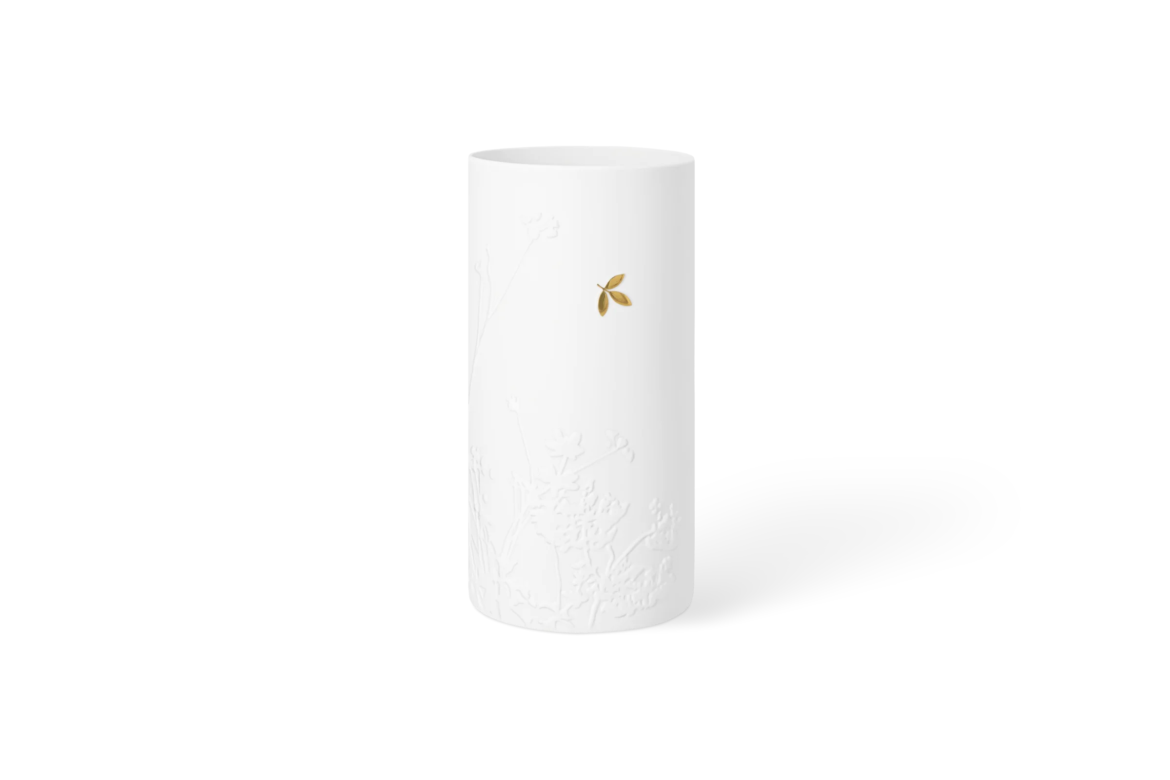 Leuchte Das goldene Blatt räder Leuchte Das goldene Blatt aus weißem Porzellan mit erhabenem Blumenrelief und goldfarbenem Blatt, in der Vorderansicht.