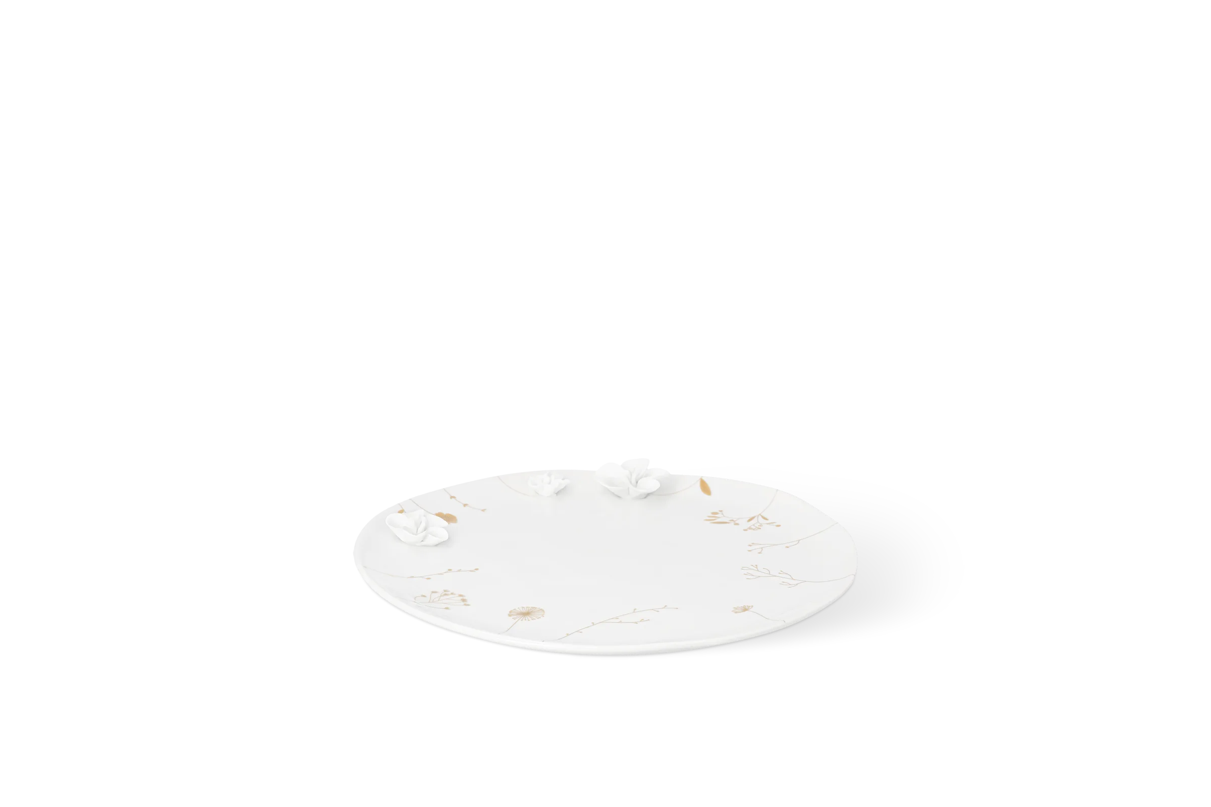 Teller Goldstück Blumenwiese Weißer Porzellanteller der Serie Porzellangeschichten mit erhabenen Blüten und goldfarbenen Pflanzenmotiven in der Vorderansicht.