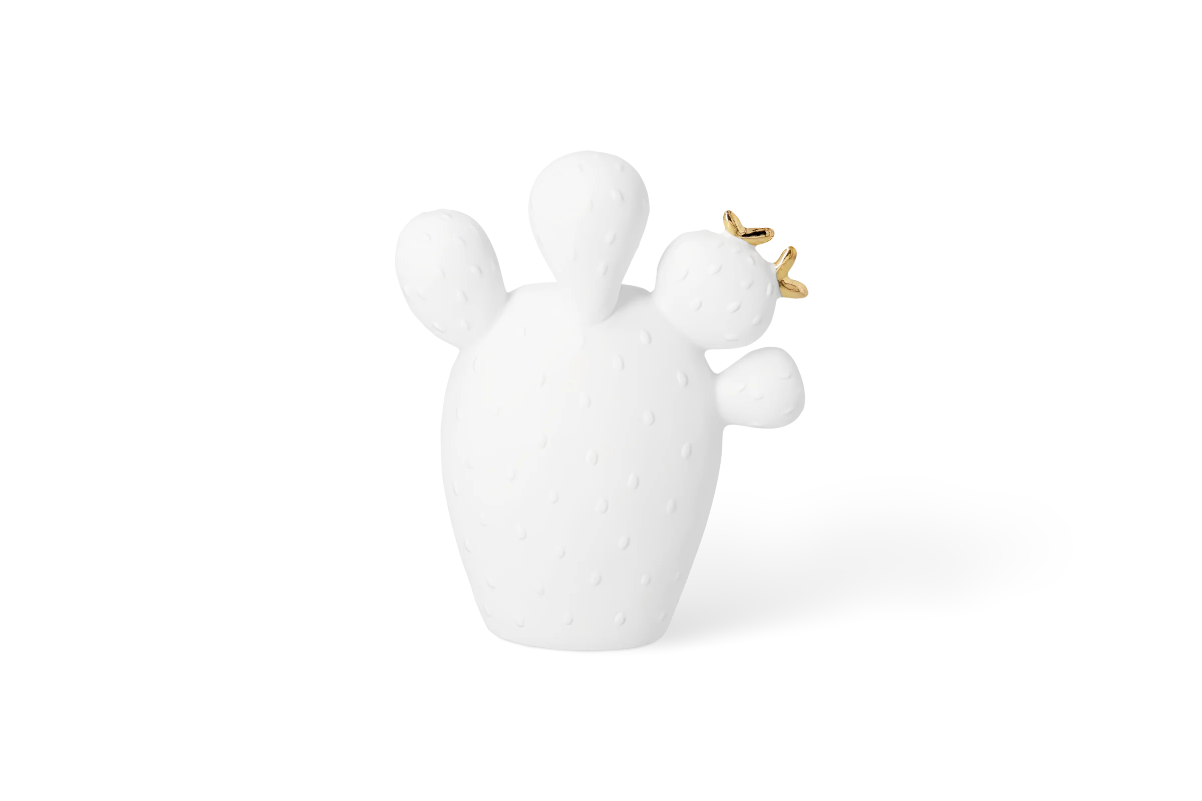 Weiße Vase in Kaktusform mit erhabenen Punkten und goldfarbenen Blüten, in der Rückansicht.