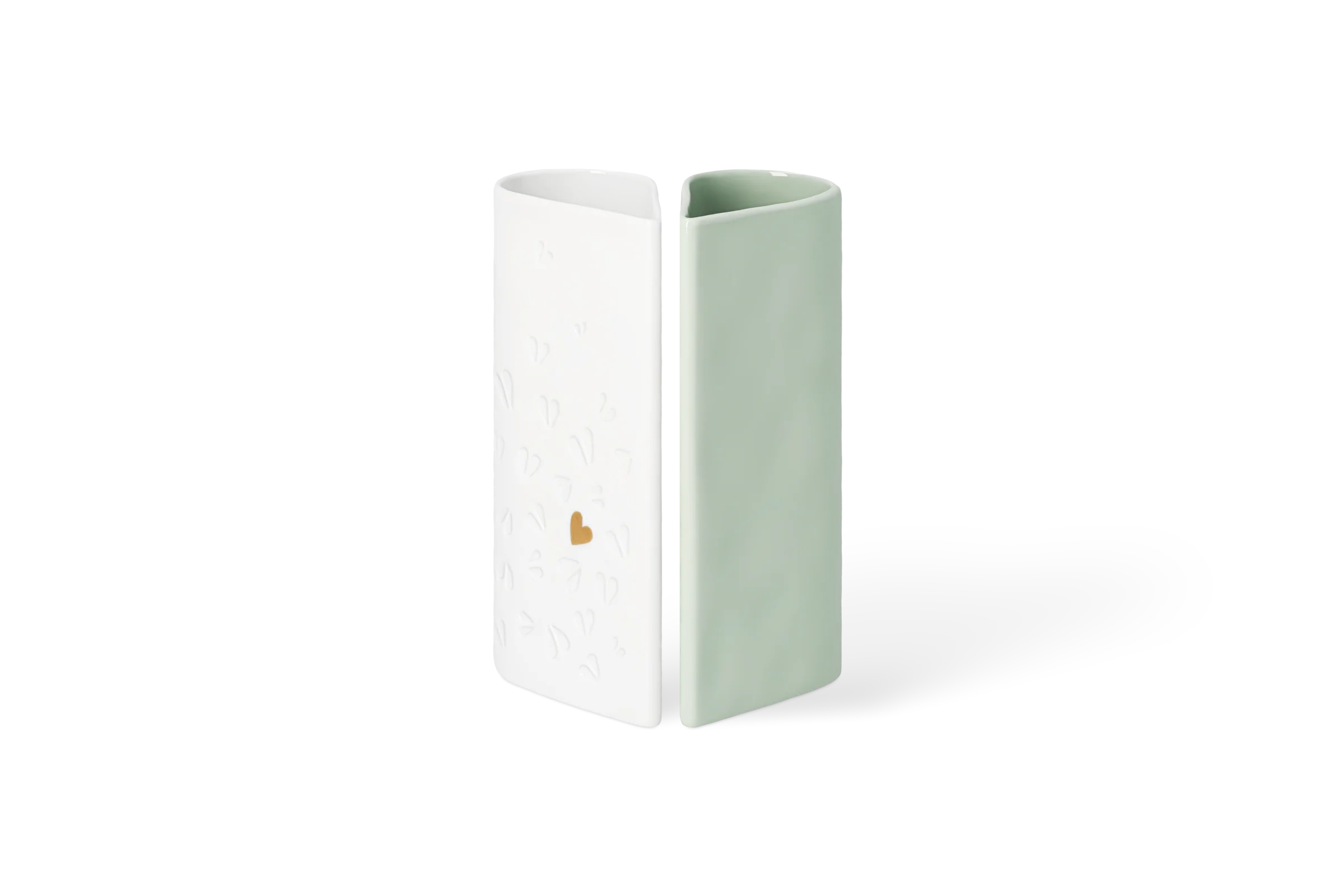 Vasen Herzen - 2er Set Zweiteilige Vase Herzgeschichten in Weiß und Grün mit tiefgeprägten Herzen und goldenem Herz in der Vorderansicht.
