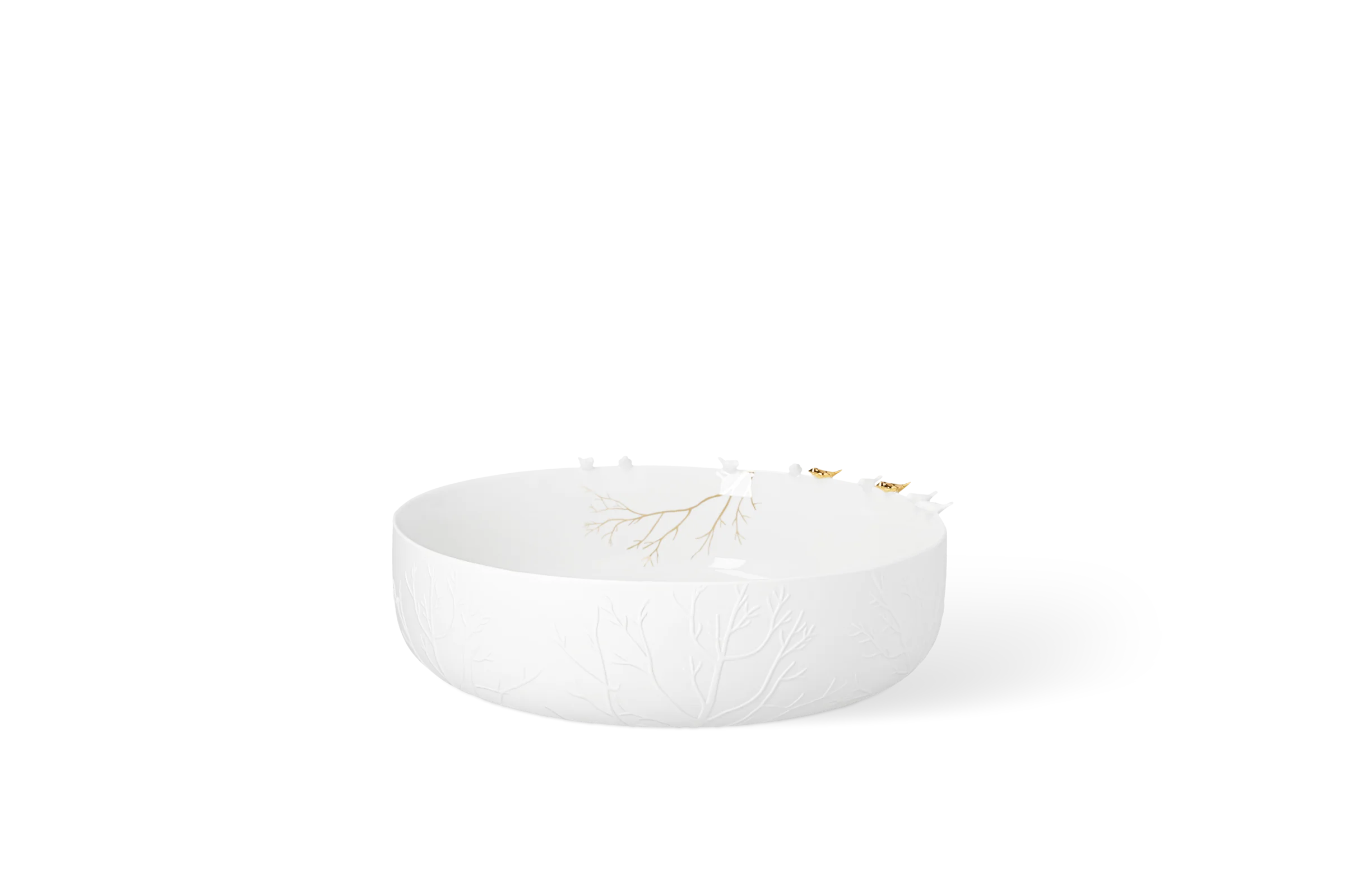 Schale Goldvogelschwarm Groß Weiße Porzellanschale mit hochgeprägtem Zweigrelief, goldenen Zweigen im Inneren und kleinen Vögeln am Rand, in der Vorderansicht.