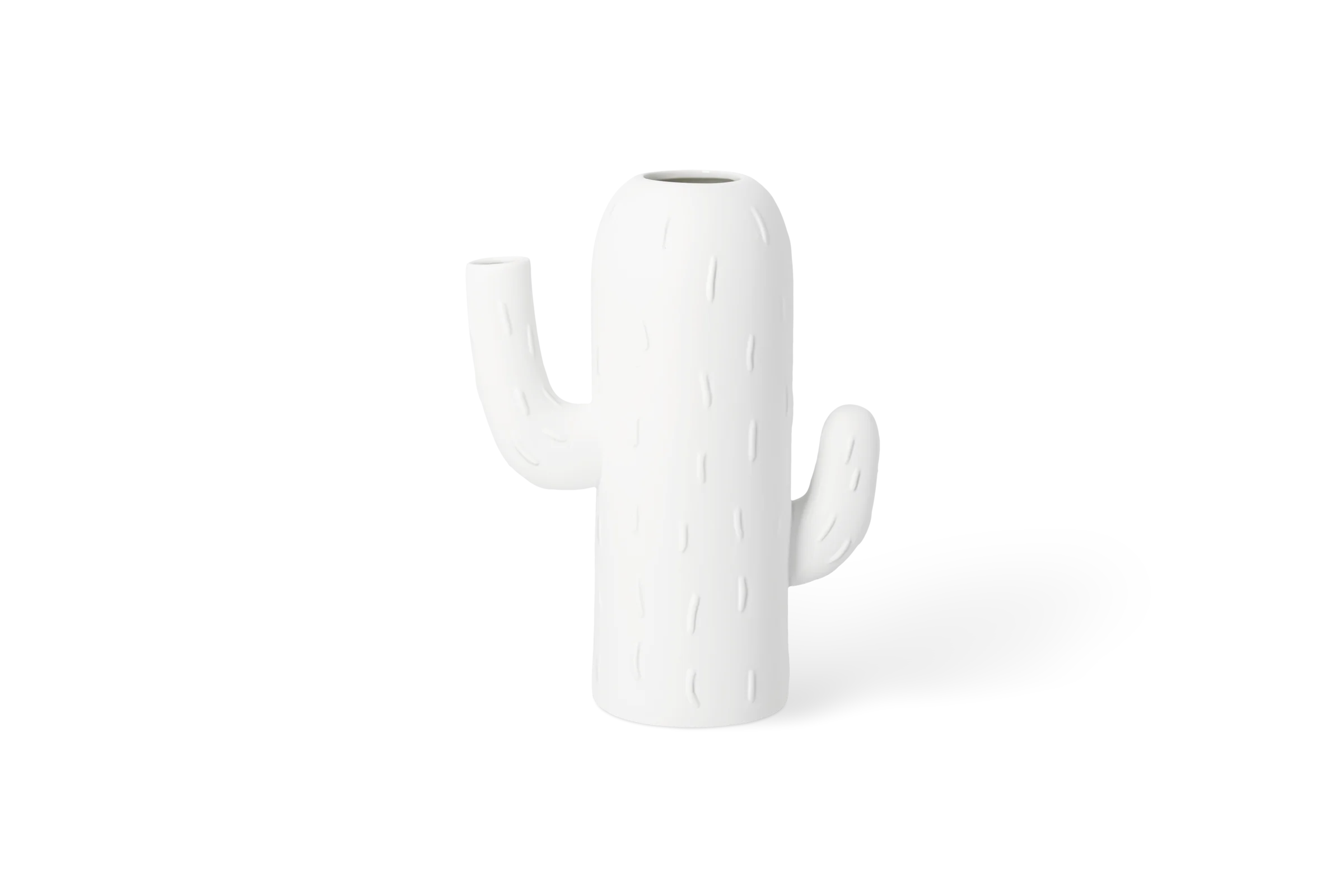 Weiße Vase in Kaktusform mit erhabenen Stacheln und zwei ausgestreckten Armen in der Rückansicht.