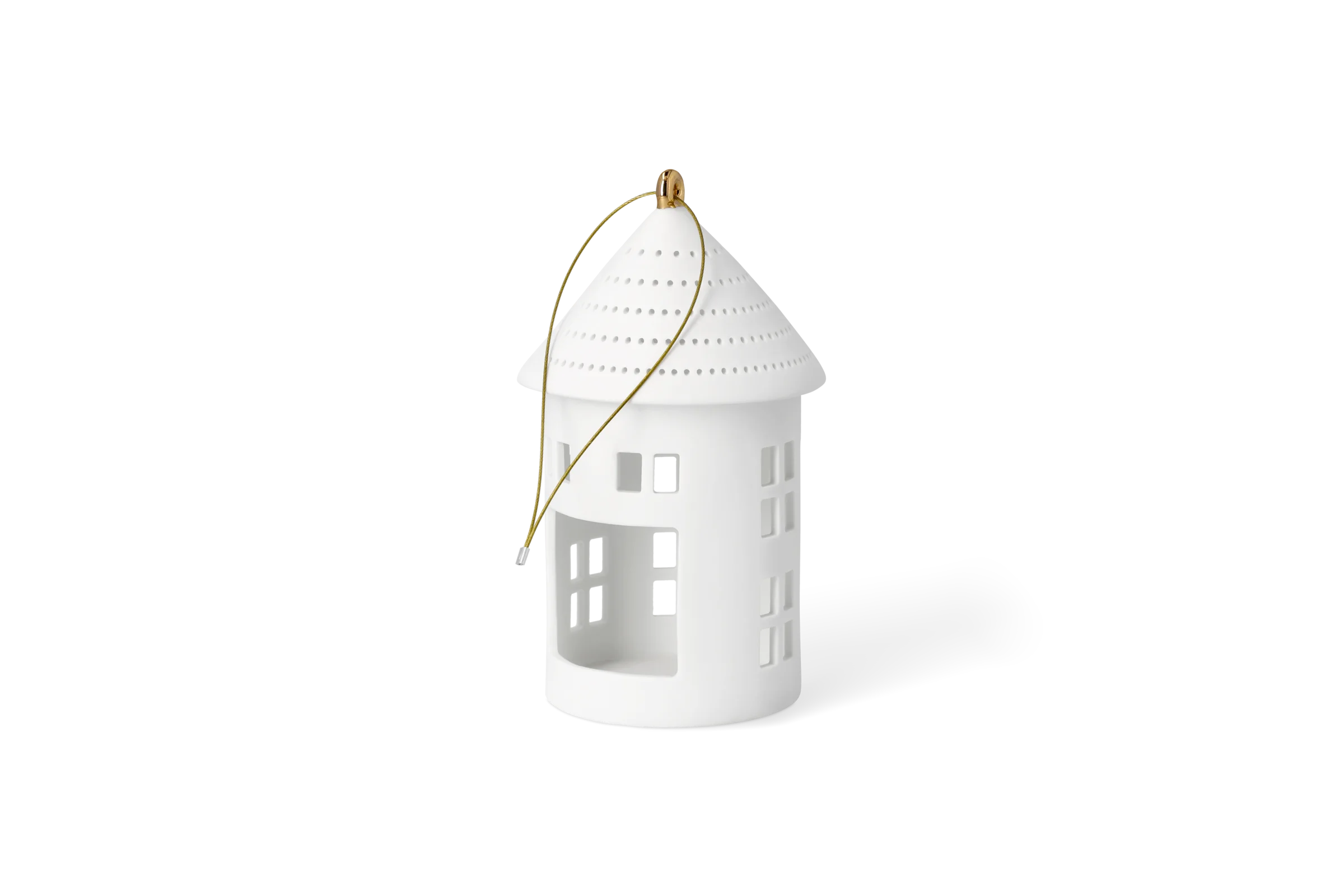 Weißes Lichthaus mit spitzem, gepunktetem Dach, Fensterausschnitten und goldfarbener Aufhängung in der hinteren Rechtsansicht.