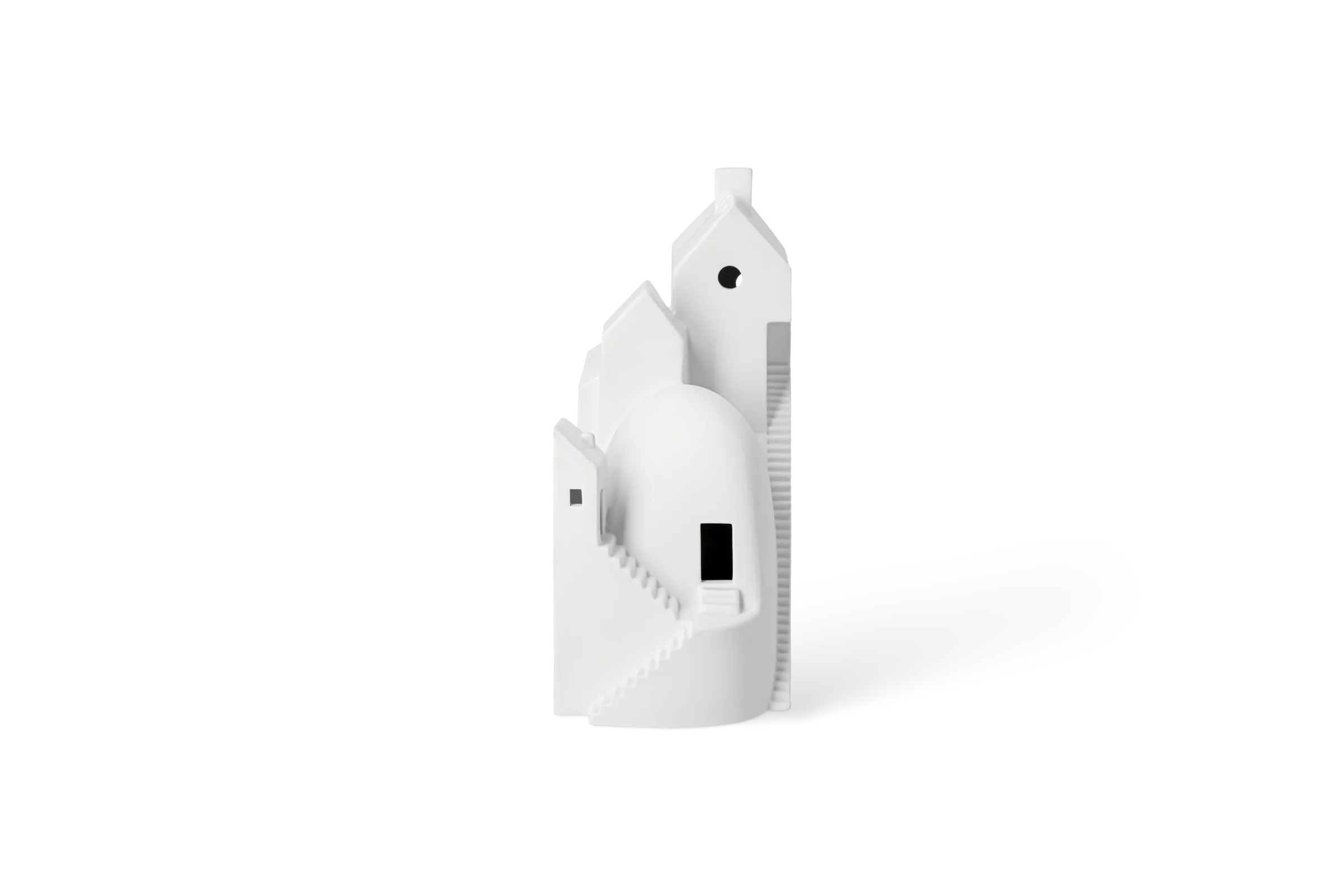 Weißes LED Lichthaus Treppchenstädtchen mit gestuften Häusern, Fenstern und halbrundem Durchgang in der Vorderansicht.