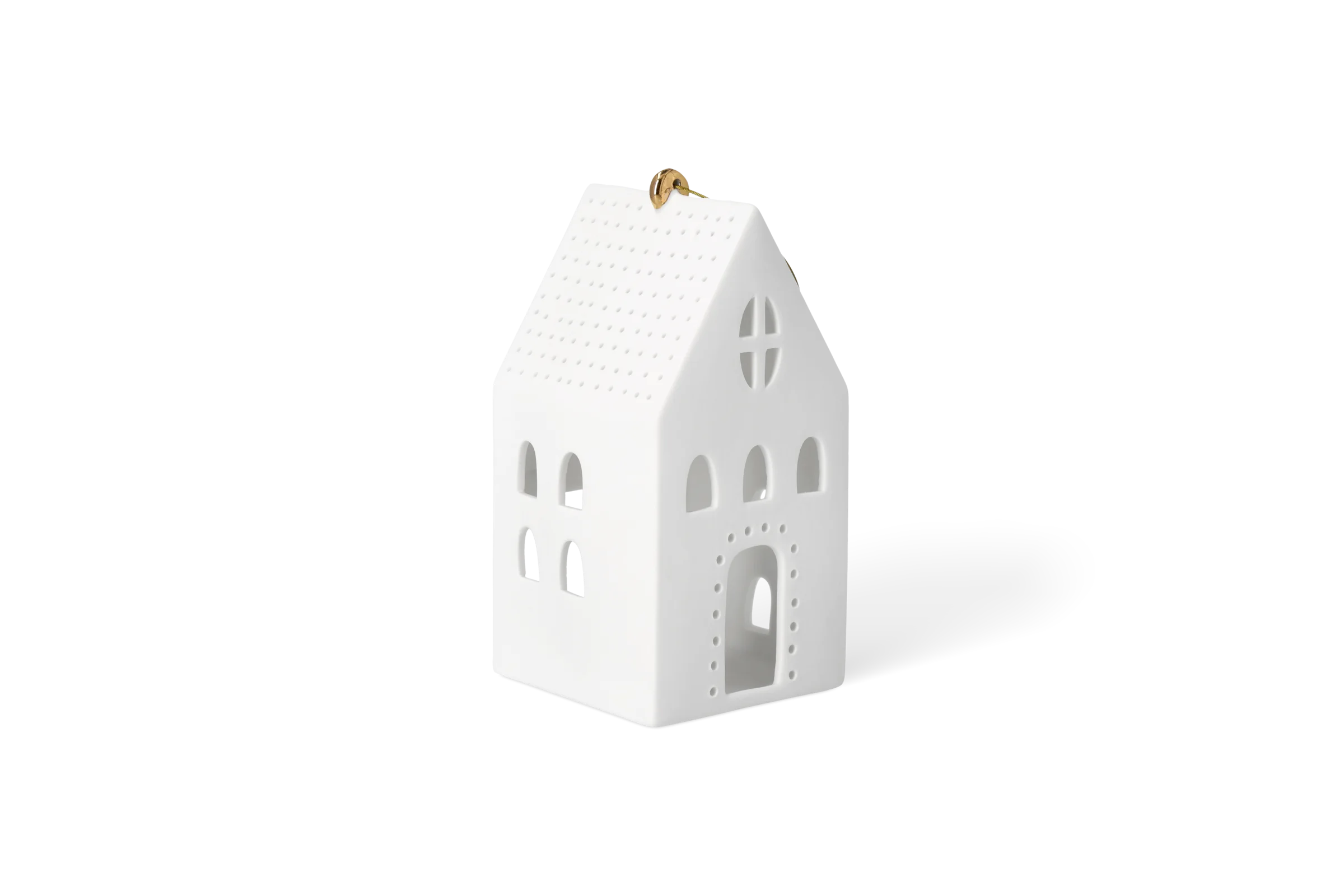 Lichthaus Hängend Eckig Groß Weißes Porzellanlichthaus mit Fensteröffnungen, gepunktetem Dach und goldfarbener Aufhängung in der vorderen Linksansicht.