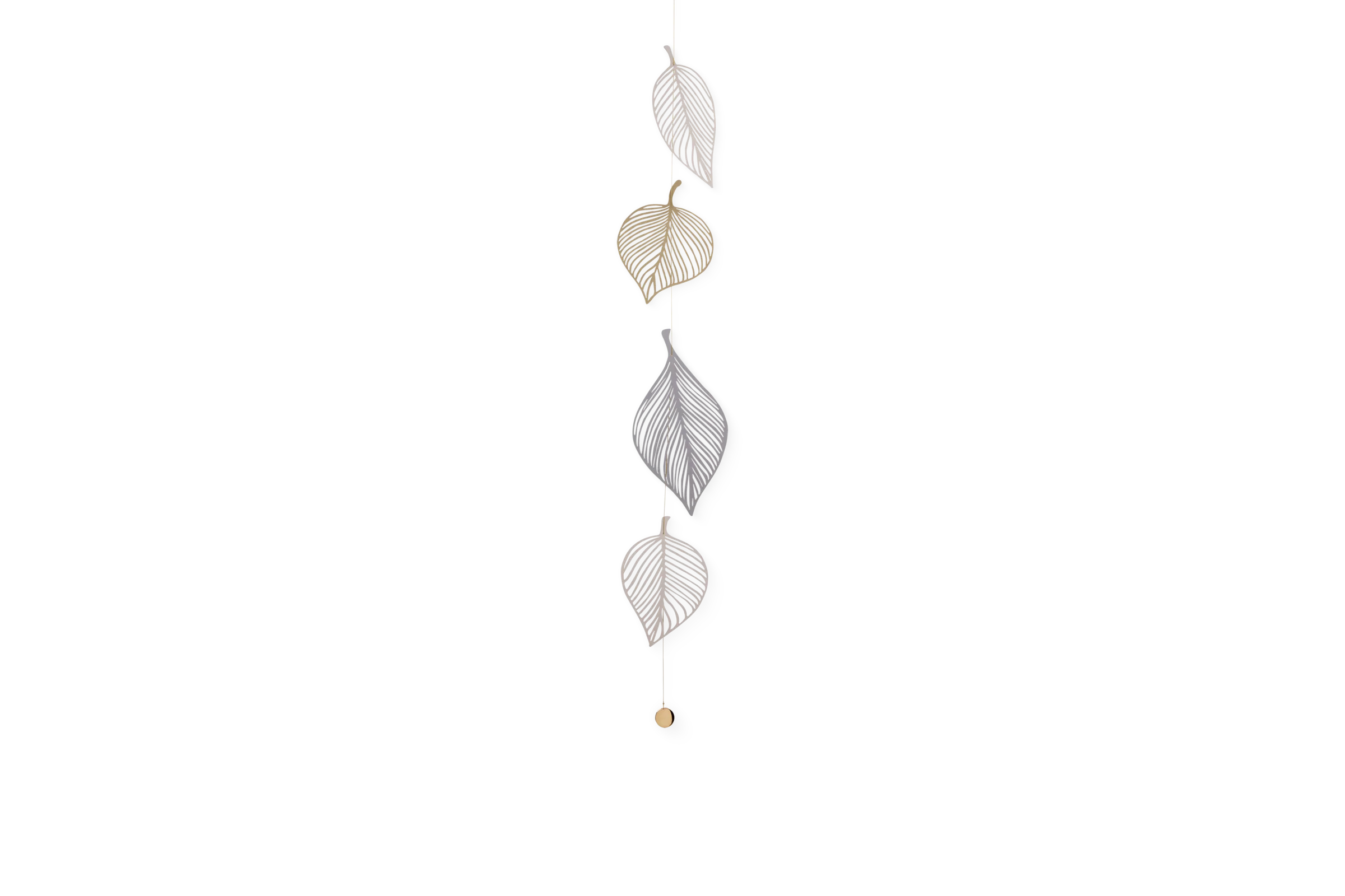 Kette Blätter Hängende Kette Blattwerk mit vier filigranen Blättern in Gold, Silber und Weiß, Vorderansicht.