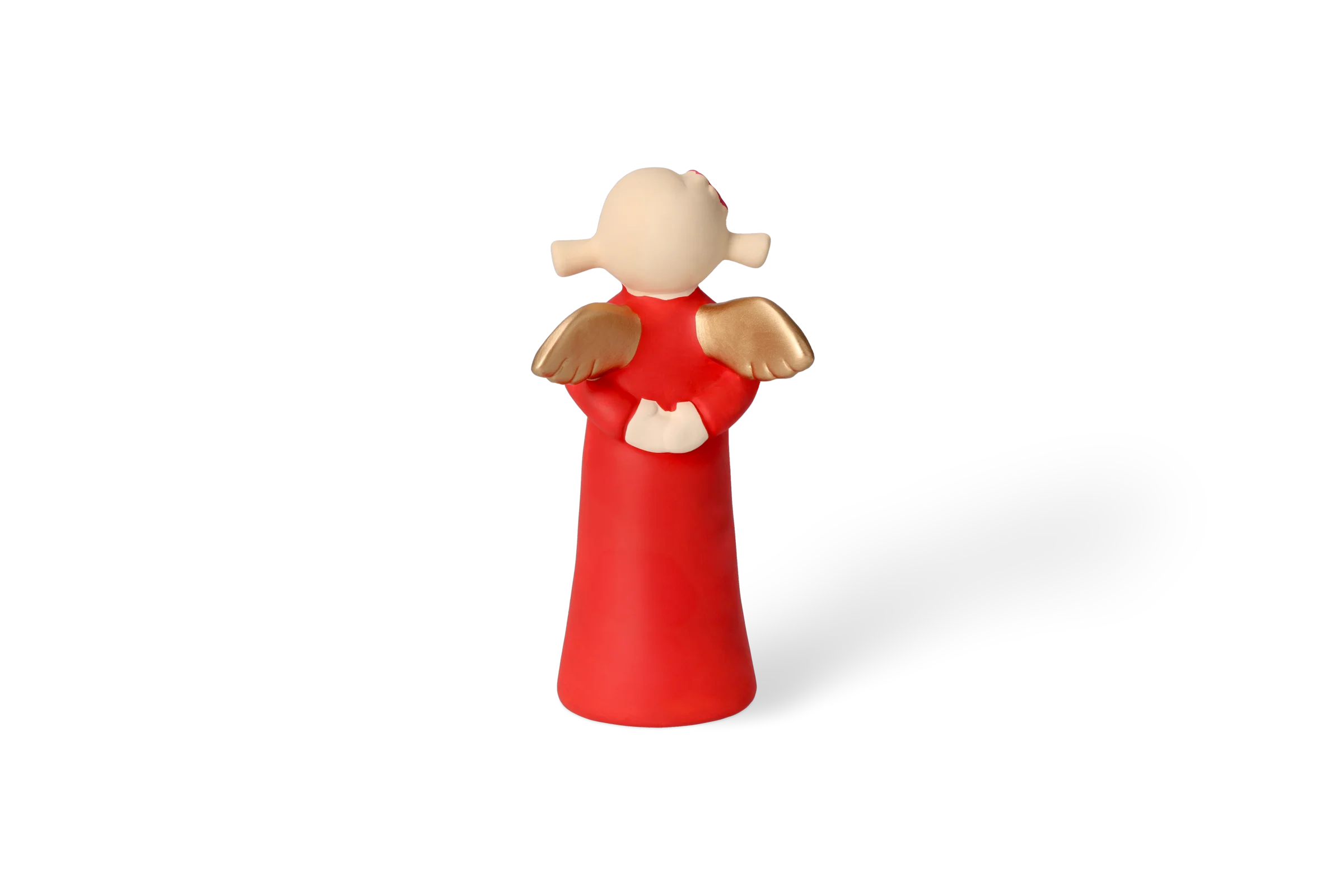 Engel Florentine Groß - Edition 9 Dekofigur Himmlische Schwester mit goldenen Flügeln, die ein rotes Kleid mit Ansteckblume trägt und die Arme hinter dem Rücken verschränkt hat, in der Rückansicht.