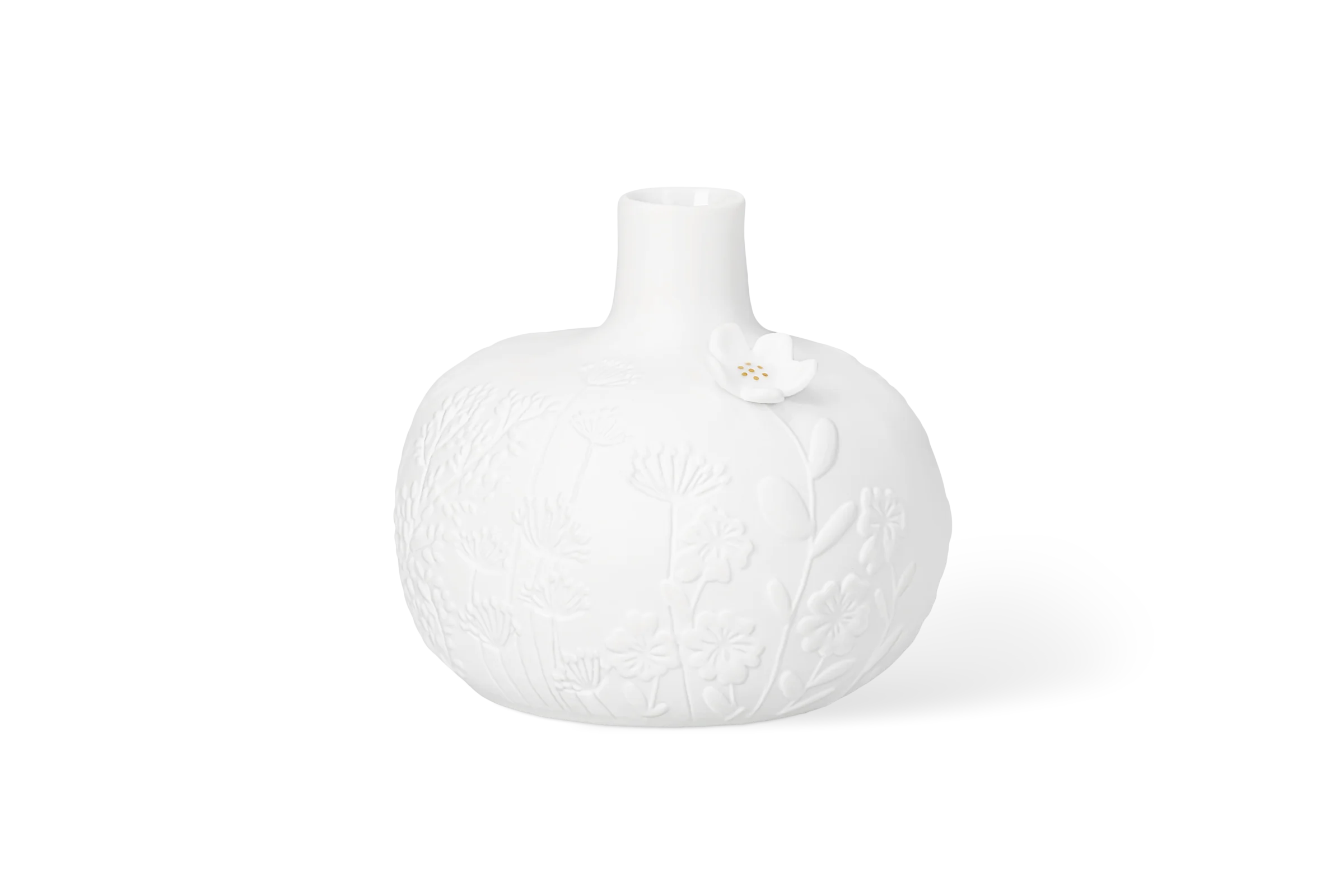 Weiße Vase Bildergeschichten mit erhabenem Blumenrelief und aufgesetzter Blüte mit gelben Punkten in der Vorderansicht.