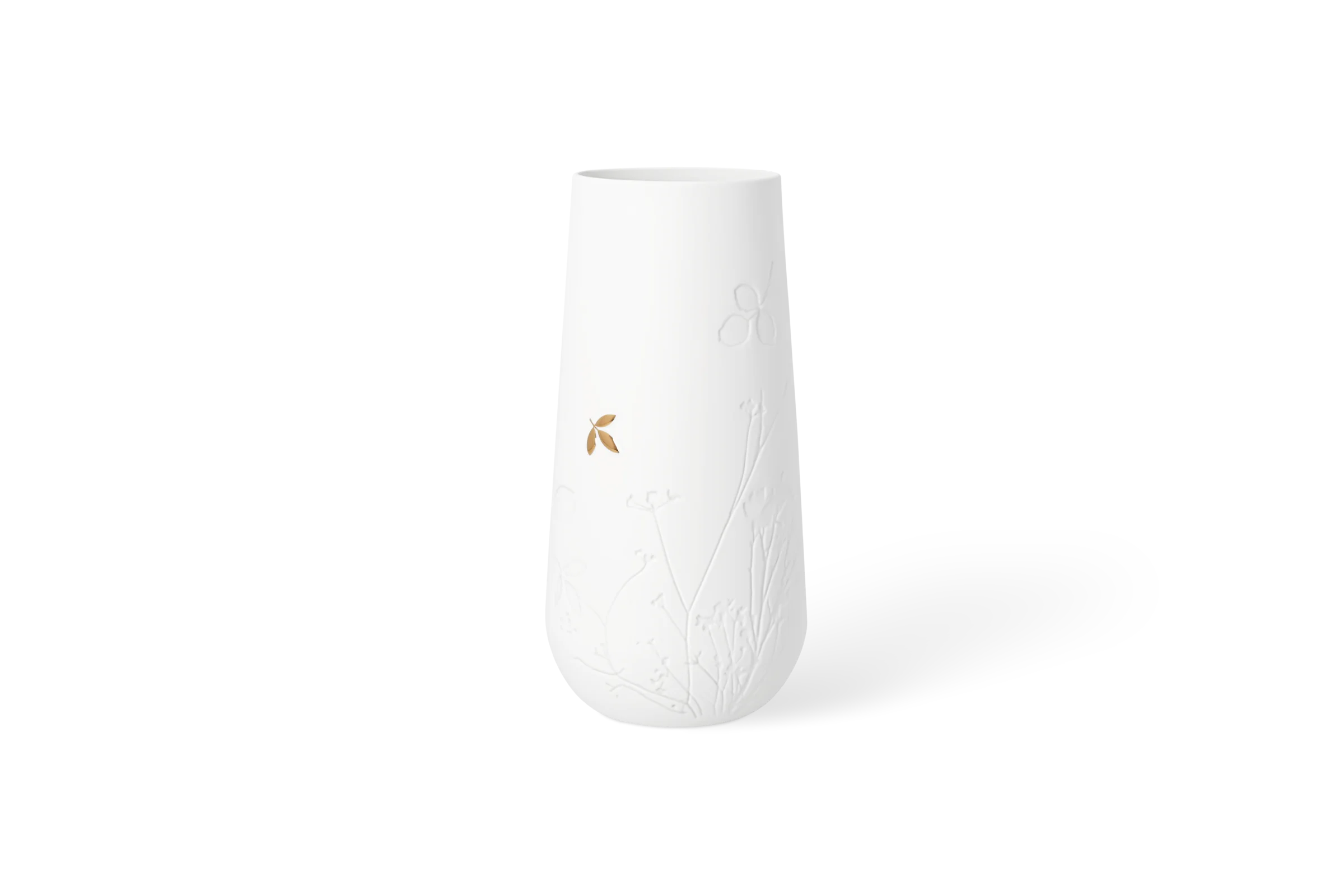 Vase Goldblatt Groß Weiße Porzellanvase Blattwerk mit hochgeprägten Wiesenblumen und goldfarbenem Schmetterling in der Vorderansicht.