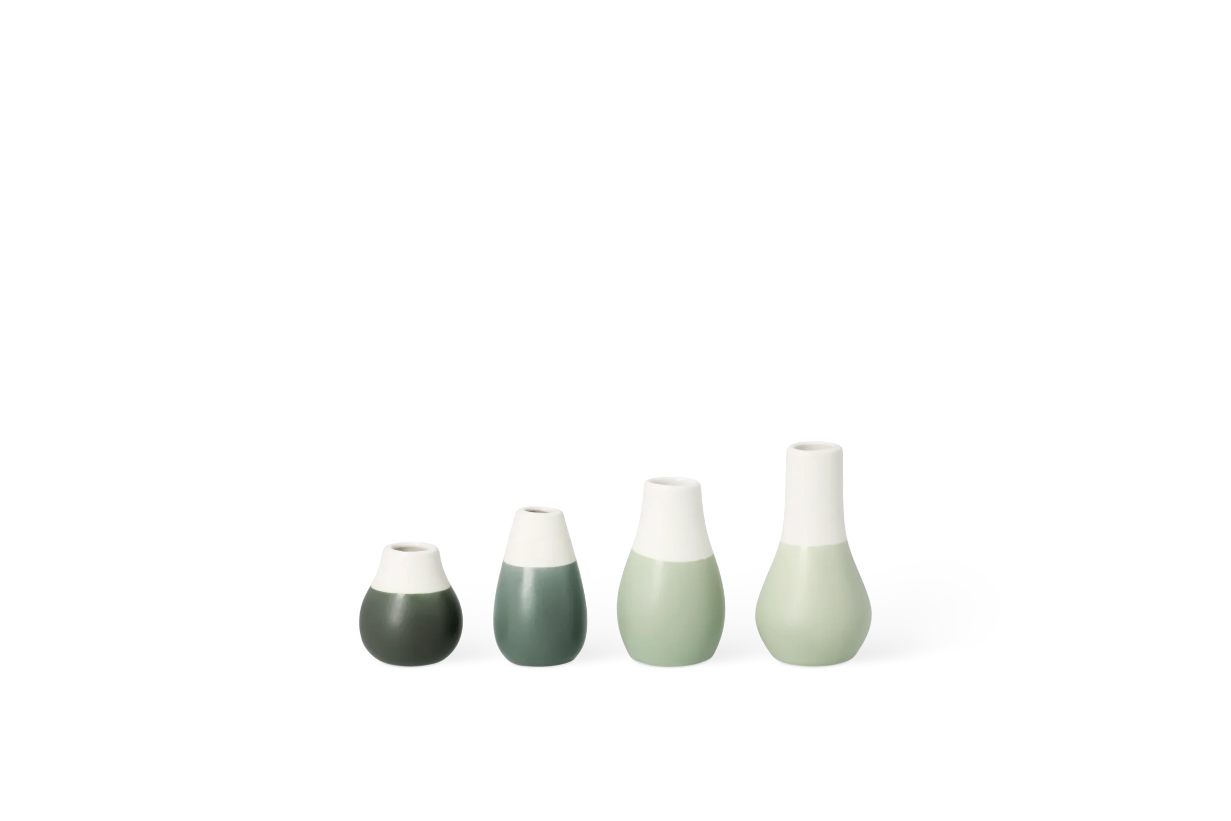 Minivasen Pastell Grün - 4er Set Vier Minivasen der Serie Blütezeit in abgestuften Grünnuancen mit weißen Hälsen in der Vorderansicht.