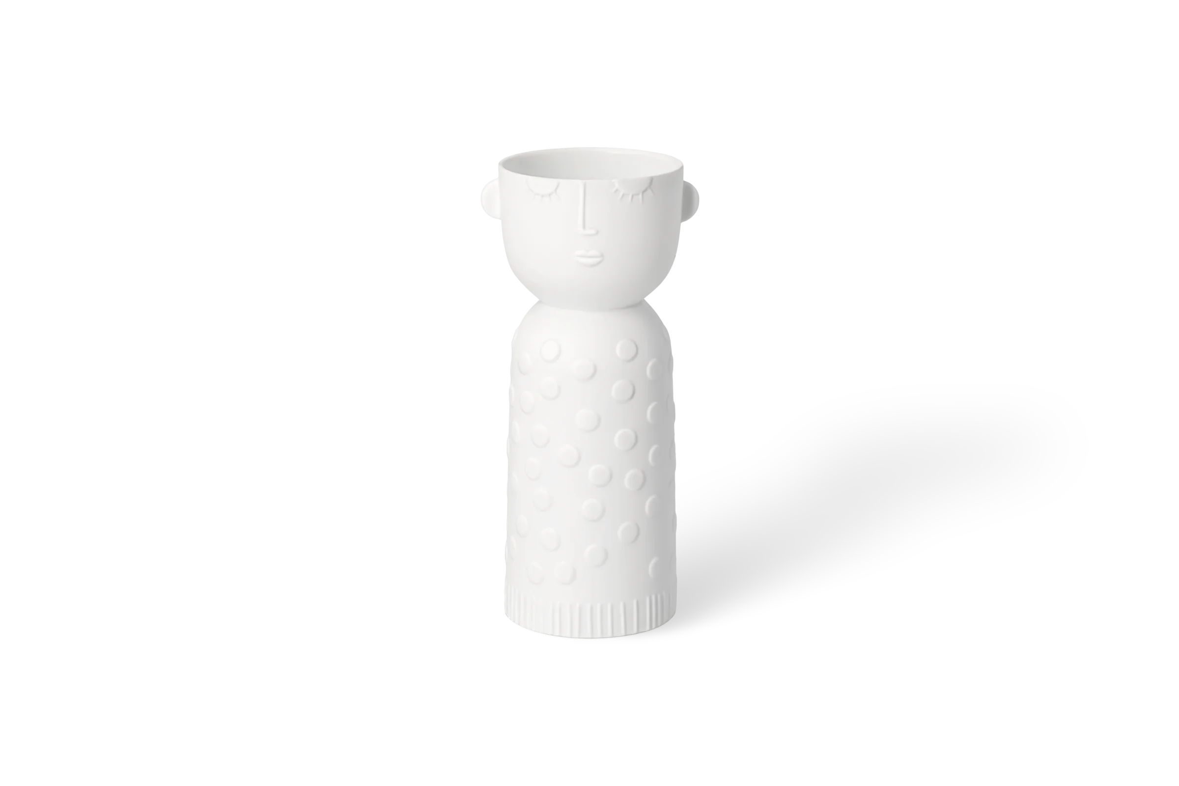 Kerzenhalter Lichtgestalt Luna Weißer Kerzenhalter in Figurenform mit geschlossenen Augen, erhabenen Punkten und geripptem Saum in der Vorderansicht.