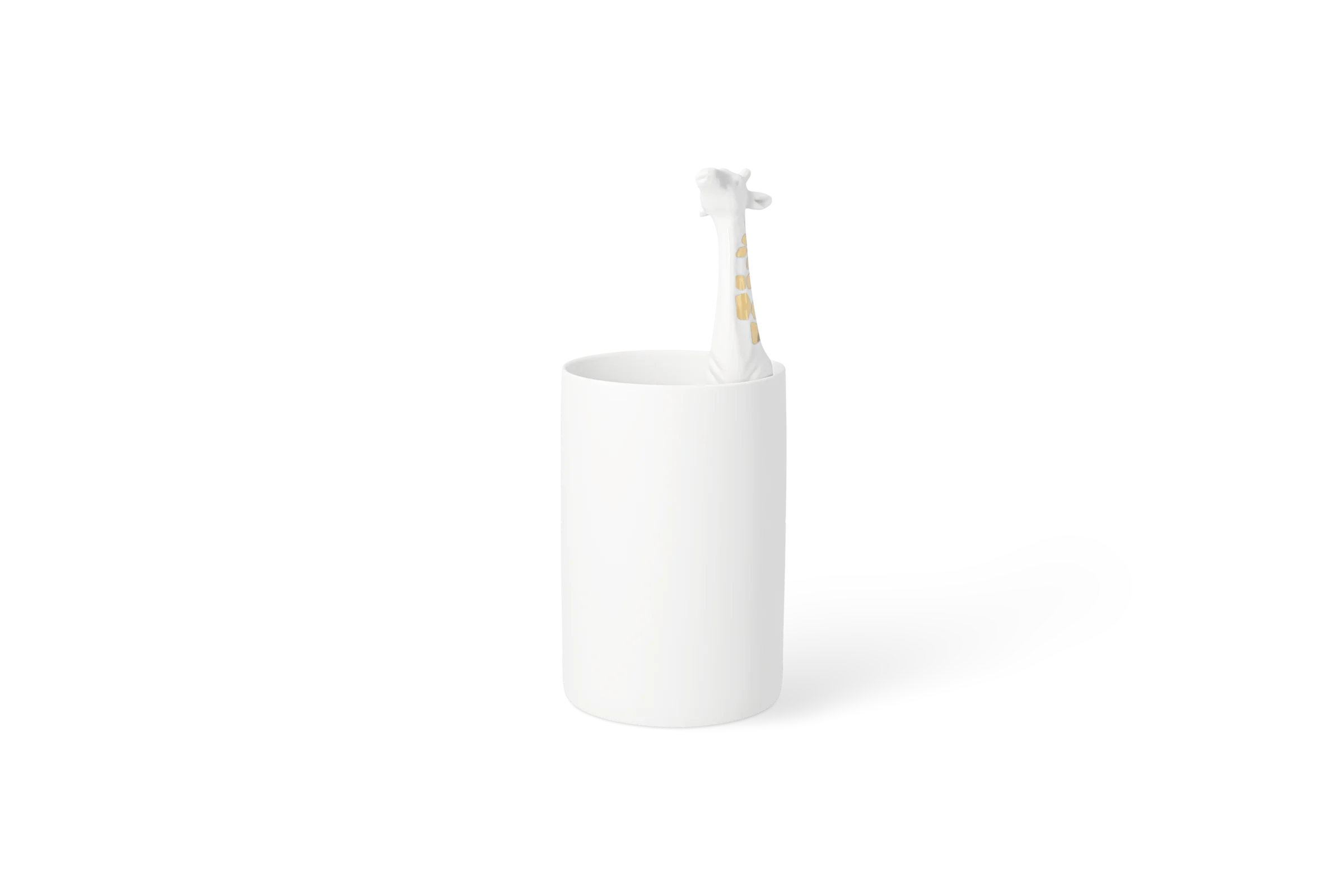 Weiße Porzellanvase mit herausragender Giraffe und goldfarbenen Flecken in der Linksansicht.