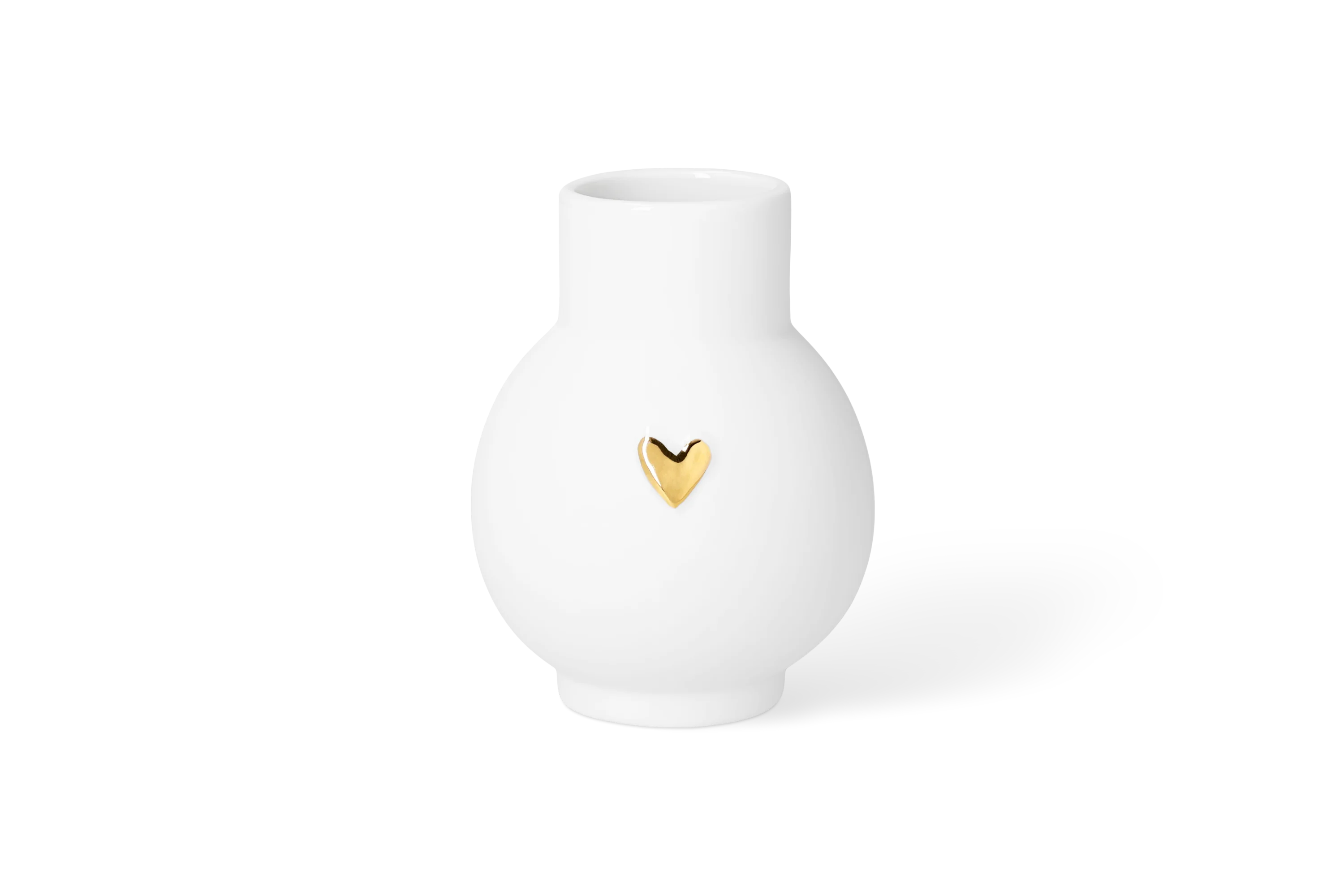 Minivase Kugel Herz Gold Weiße Mini-Vase aus Porzellan mit goldfarbenem erhabenem Herz auf der Vorderseite, in der Vorderansicht.