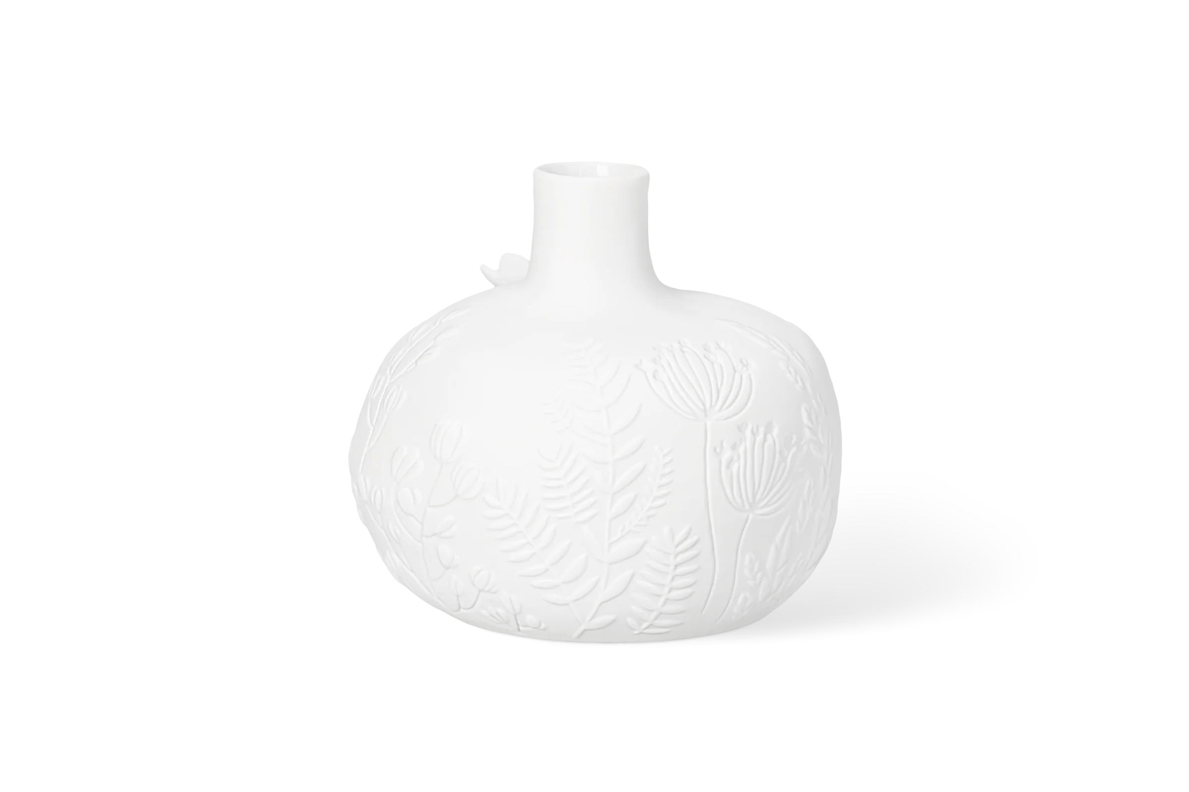 Weiße Porzellanvase mit rundem Korpus, erhabenem Blumenrelief und kleinem Vogel am Hals in der Rückansicht.