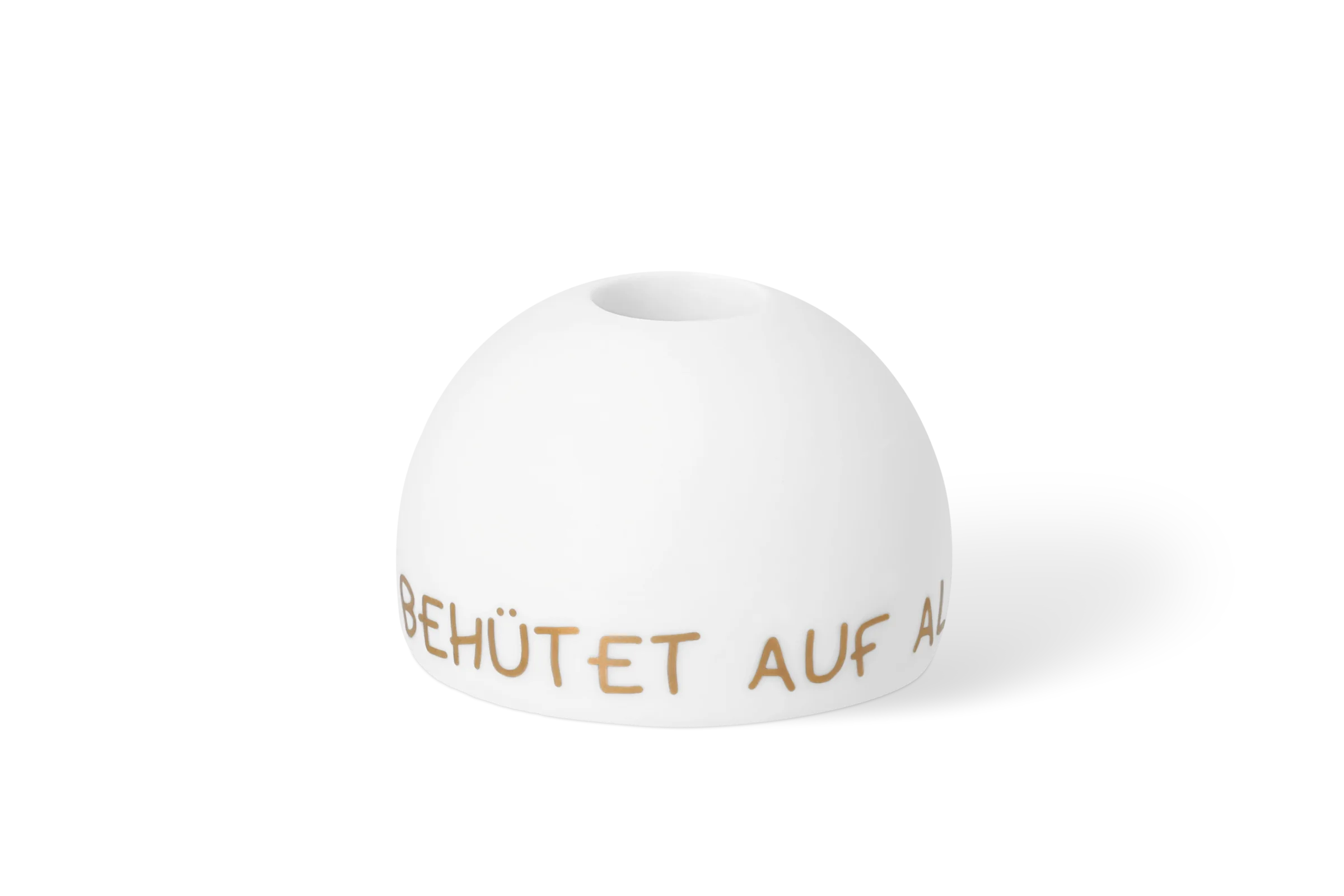 Weißer Kerzenhalter aus Porzellan mit goldener Aufschrift Behütet auf allen Wegen in der Vorderansicht.