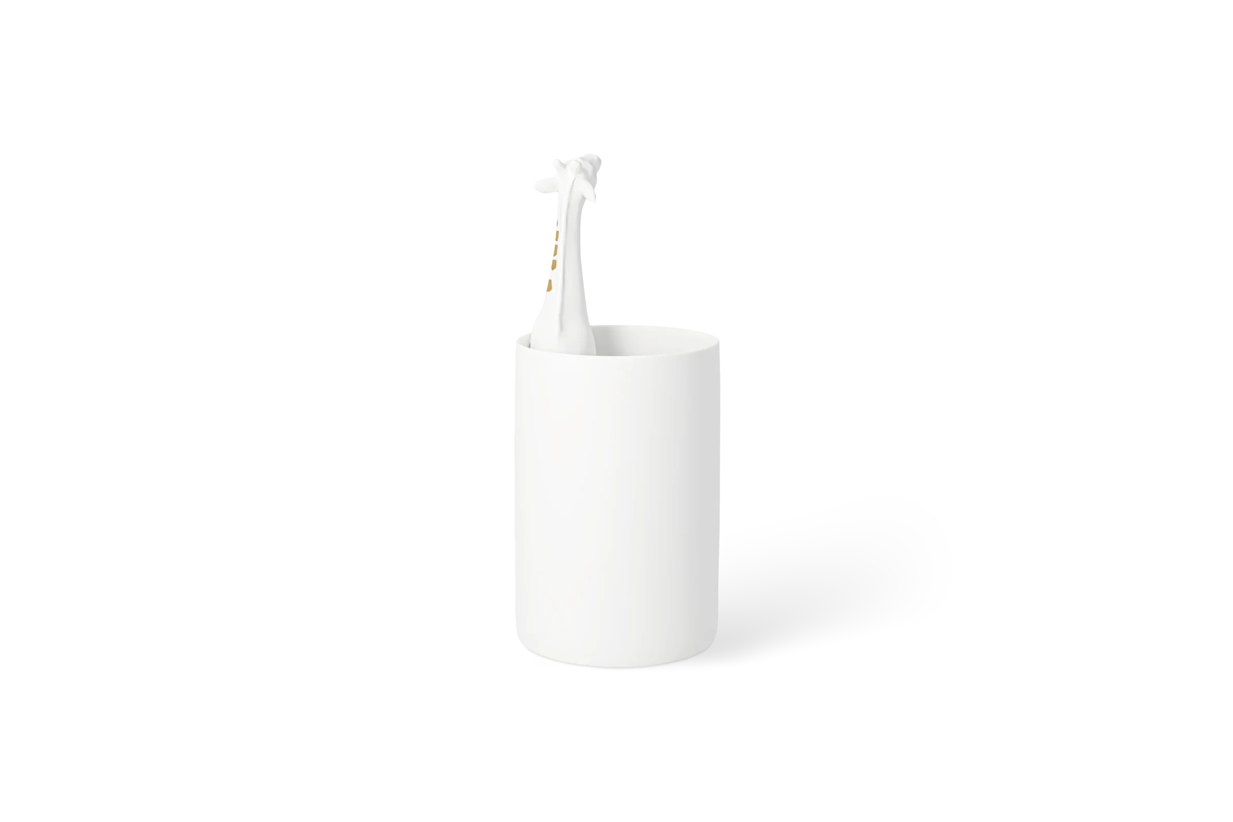 Weiße Porzellanvase mit herausragendem Giraffenkopf und goldfarbenen Flecken in der Rechtsansicht.