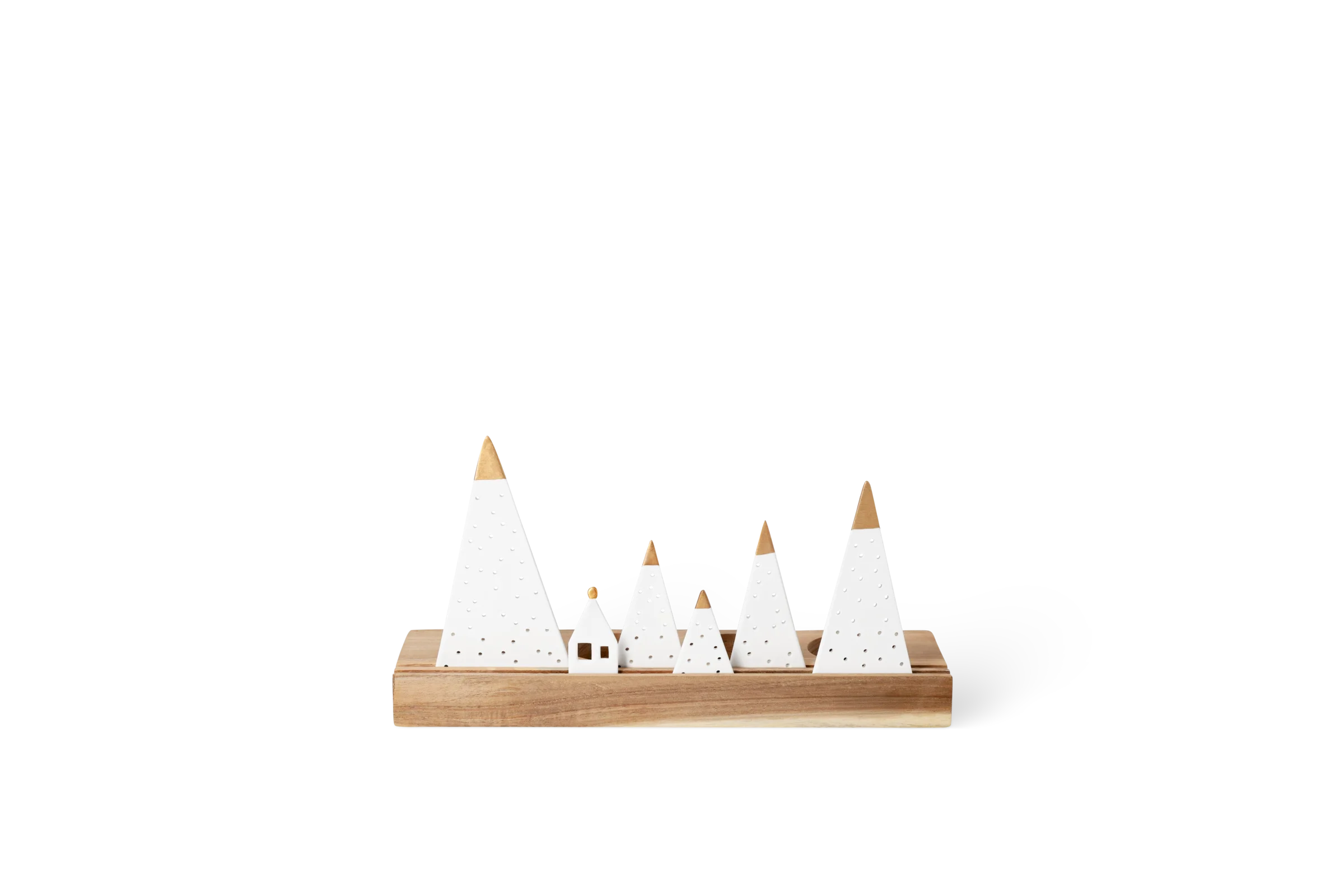 Lichtszene Berge Lichtszene Berge mit weißen, goldgepunkteten Tannen, kleinem Haus und goldenen Spitzen auf einem Holzsockel in der Vorderansicht.